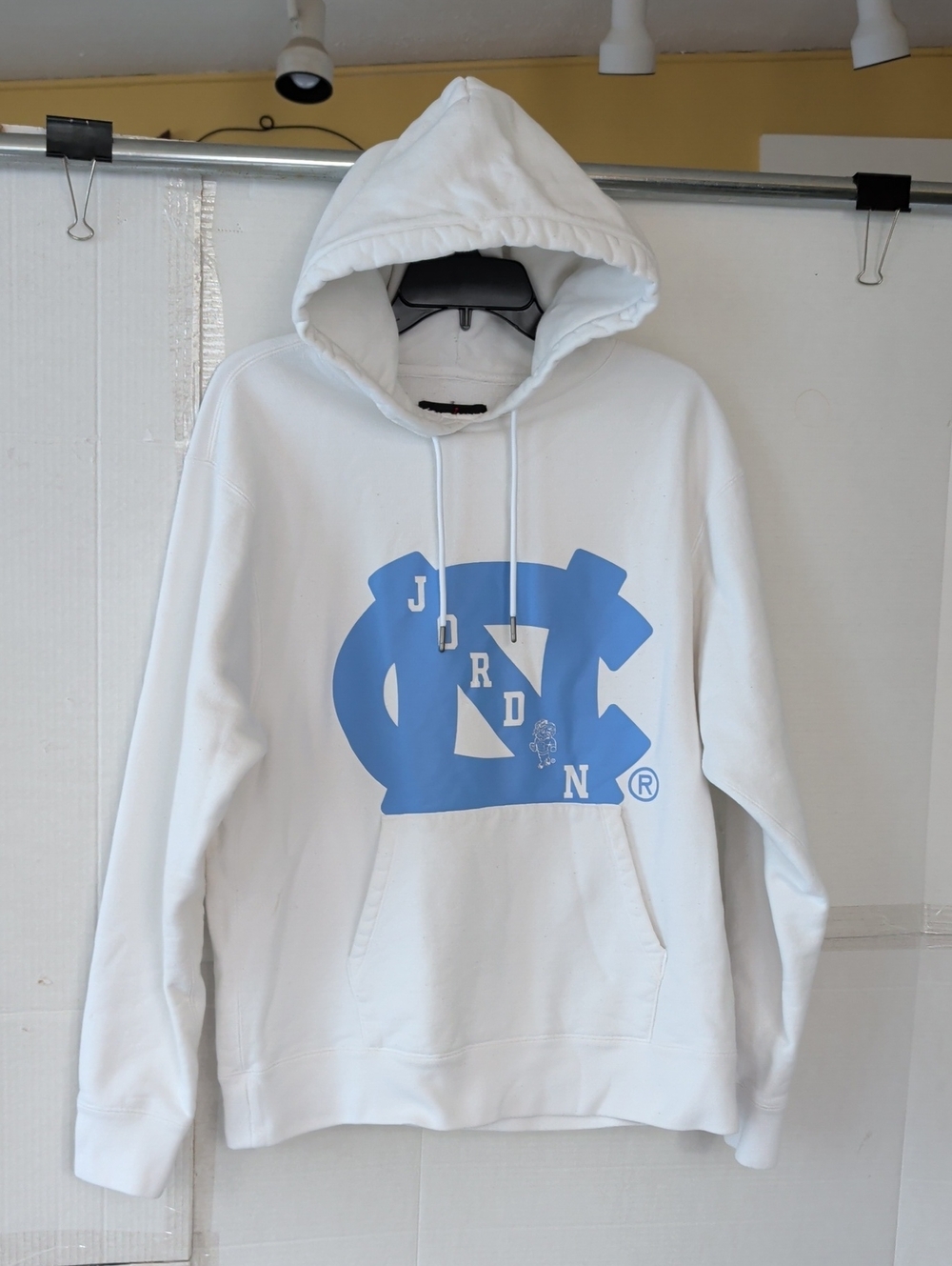 Jordan White Hoodie W/ Carolina Blue UNC Logo SZ Med Thick Cozy Basketball Fan